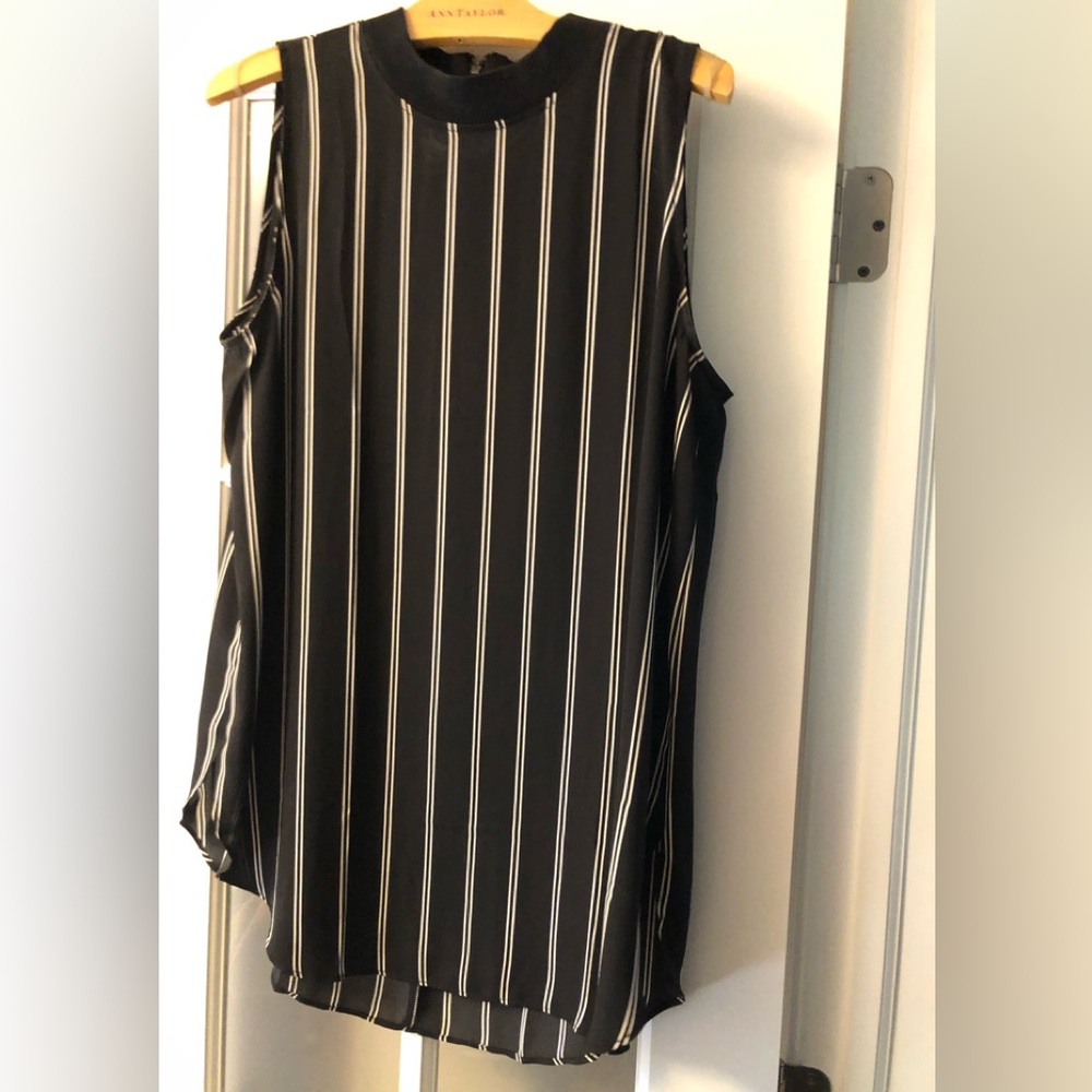LOFT mock turtleneck sleeveless top-Medium